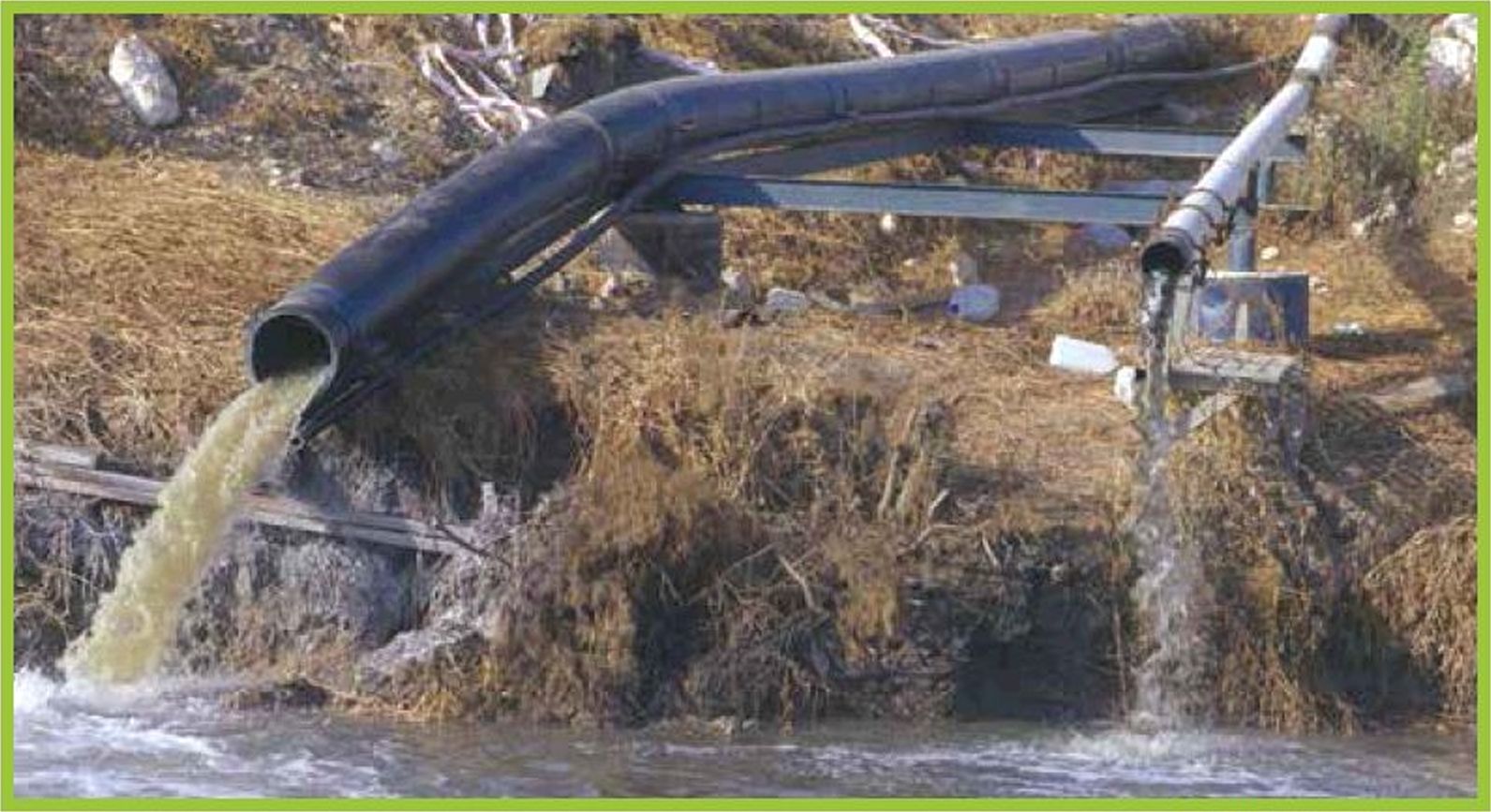 תצלום של שפכים מוזרמים לנחל